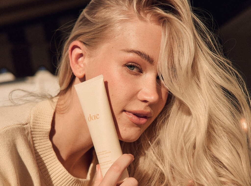 Heatless Styling Is the Low-Effort Summer Hair Move We’re Making